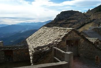 В Пиренеях восстанавливают заброшенную деревню